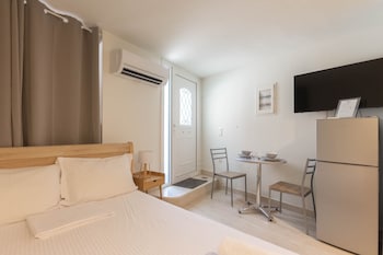 athens plaka family suites