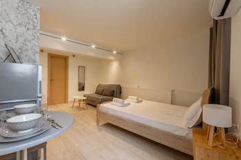 athens plaka family suites