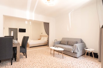 athens plaka family suites