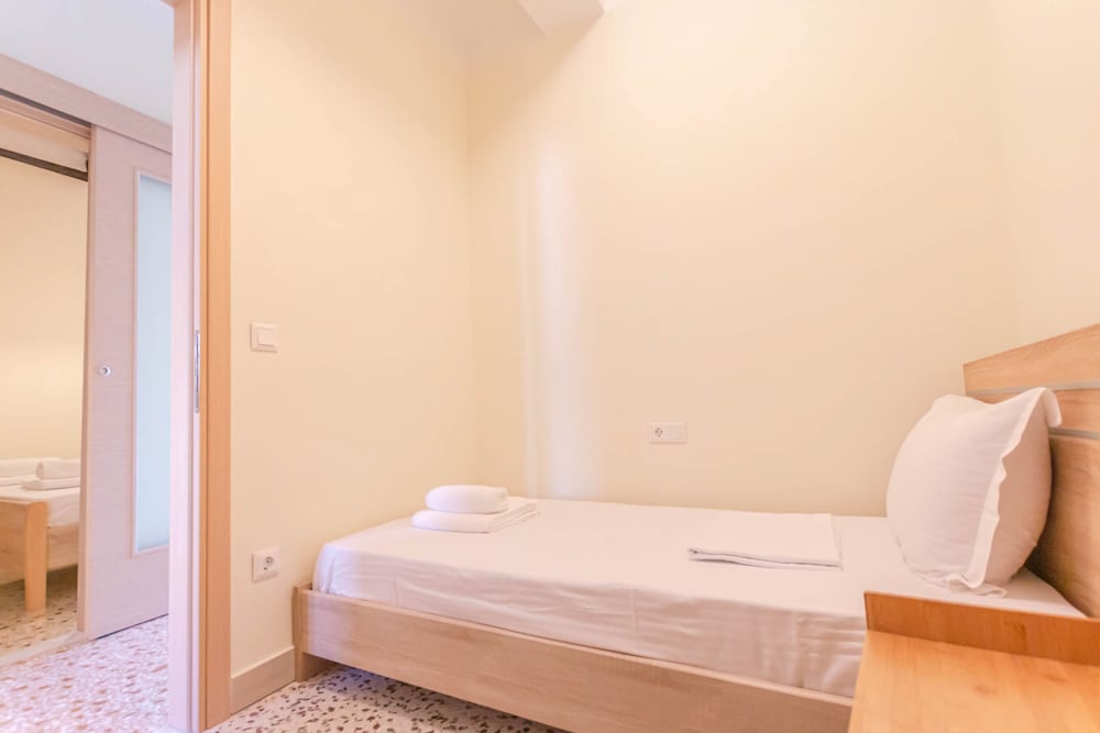athens plaka family suites