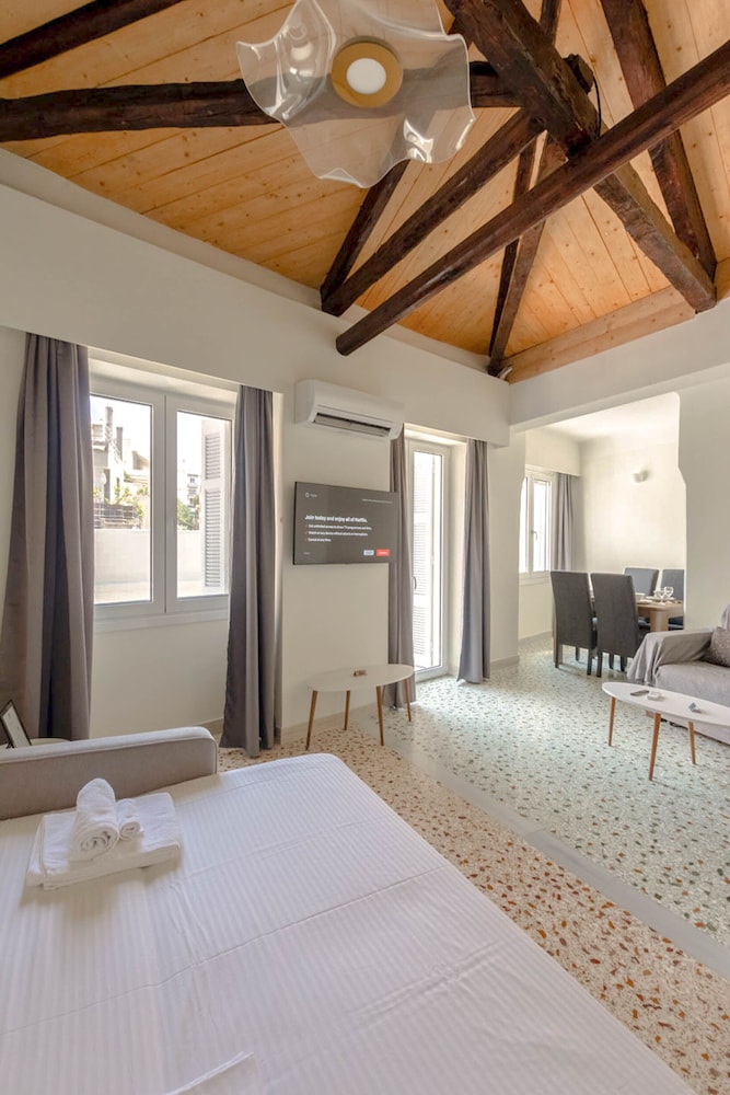 athens plaka family suites