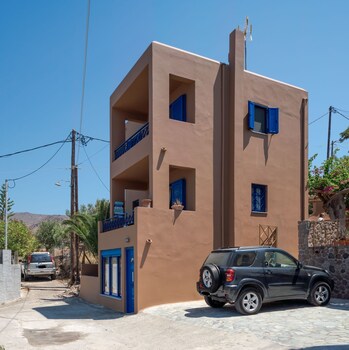 absolute perdika aegina