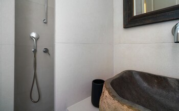 absolute perdika aegina