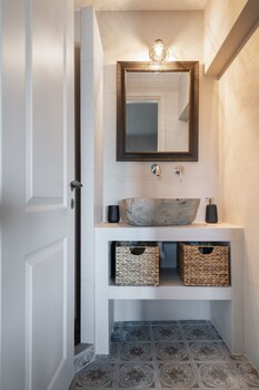 absolute perdika aegina