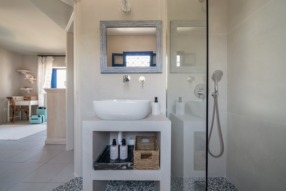 absolute perdika aegina