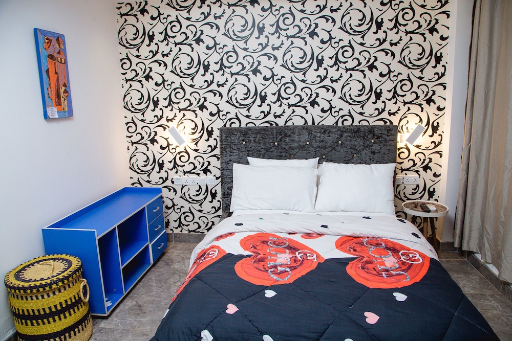 ark hotel and apartments