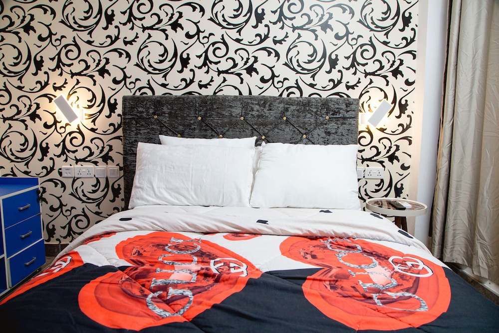 ark hotel and apartments