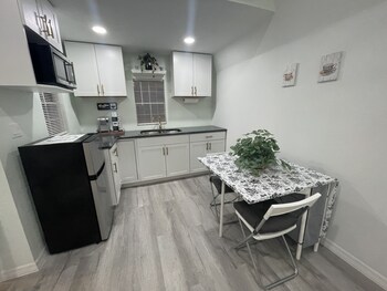 the tiny cottage in the springs