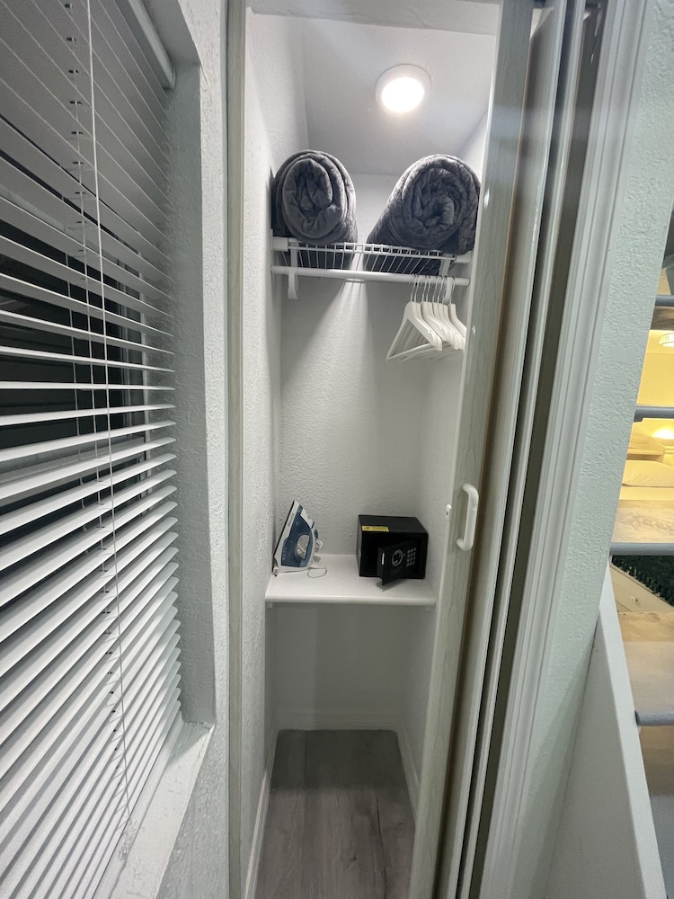 the tiny cottage in the springs