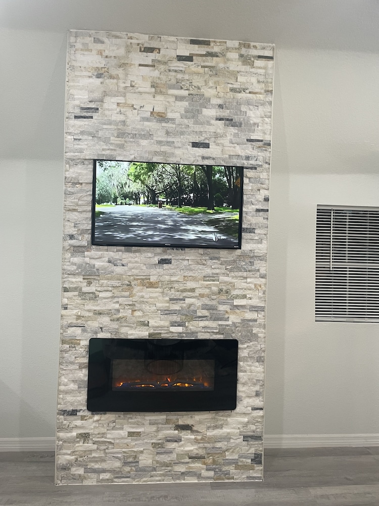 the tiny cottage in the springs