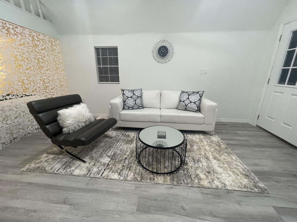 the tiny cottage in the springs