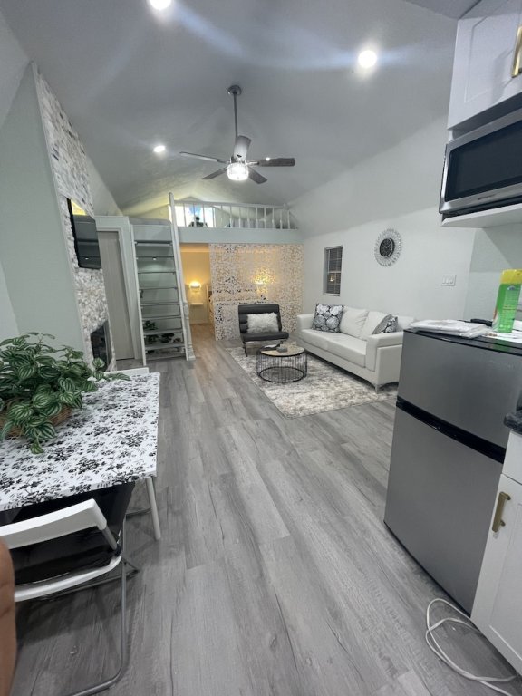 the tiny cottage in the springs