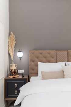 black onyx comfort suites