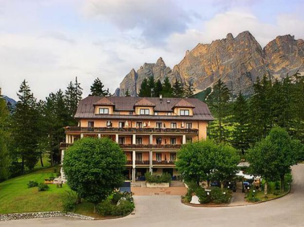 boutique hotel villa blu cortina