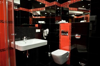 hotel sokolowska airport modlin