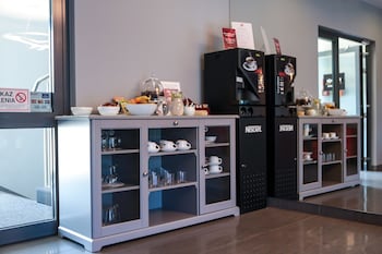 hotel sokolowska airport modlin