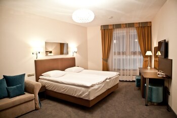 hotel sokolowska airport modlin