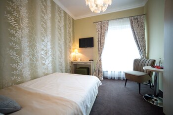 hotel sokolowska airport modlin