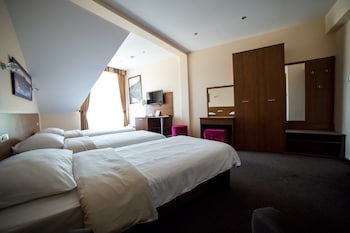 hotel sokolowska airport modlin