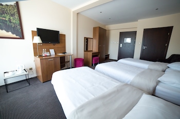 hotel sokolowska airport modlin