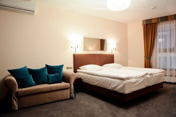 hotel sokolowska airport modlin