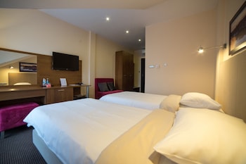 hotel sokolowska airport modlin