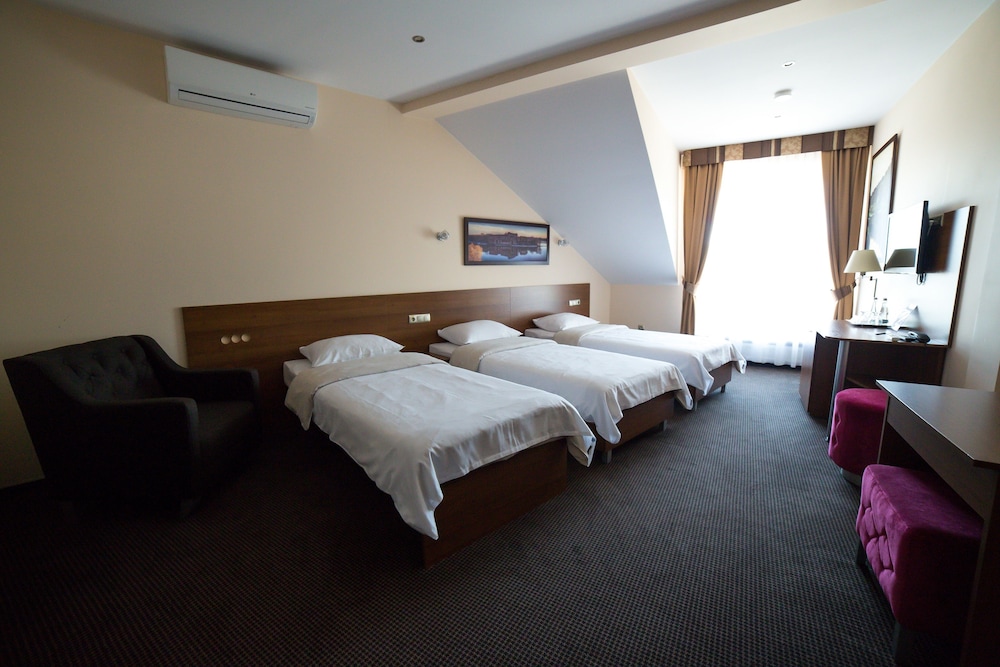 hotel sokolowska airport modlin