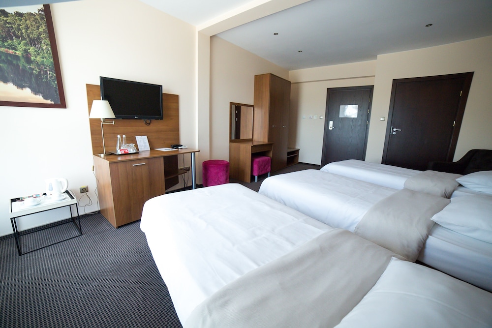 hotel sokolowska airport modlin