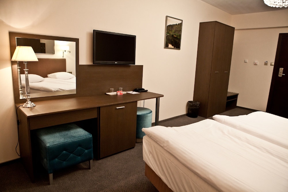 hotel sokolowska airport modlin