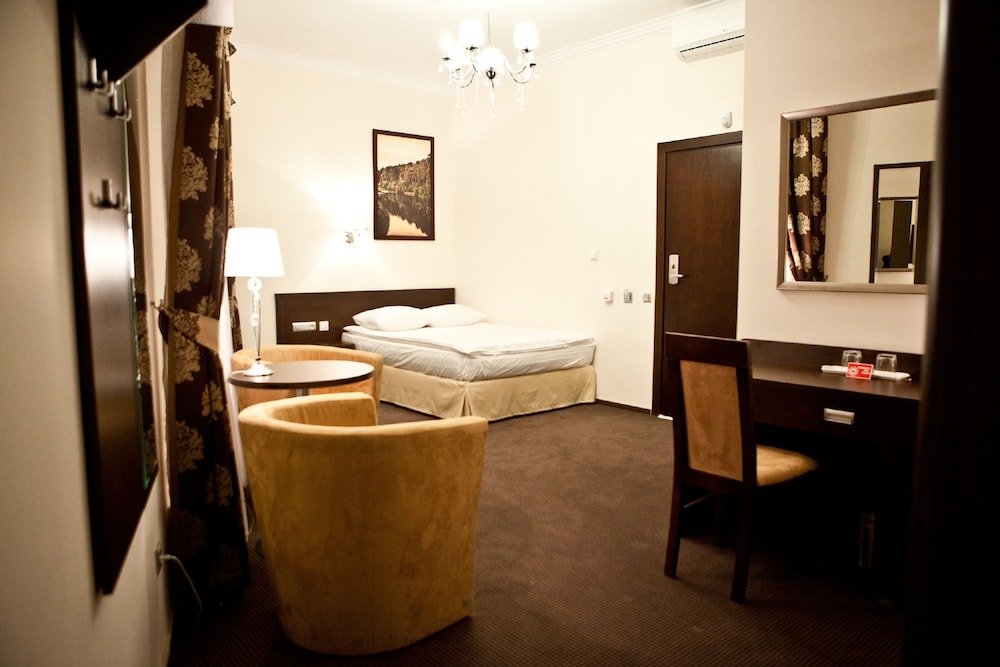 hotel sokolowska airport modlin