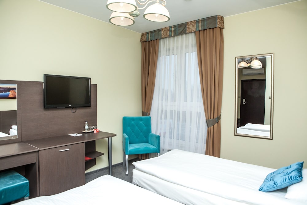 hotel sokolowska airport modlin
