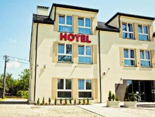 hotel sokolowska airport modlin