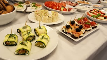 hotel sokolowska airport modlin