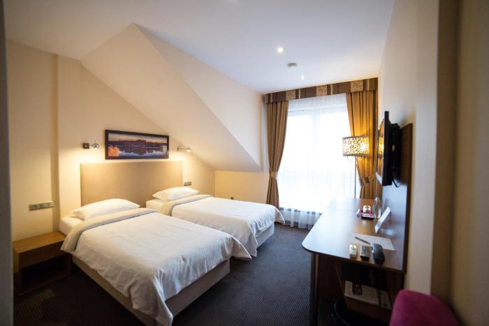 hotel sokolowska airport modlin
