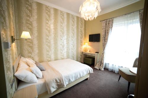 hotel sokolowska airport modlin