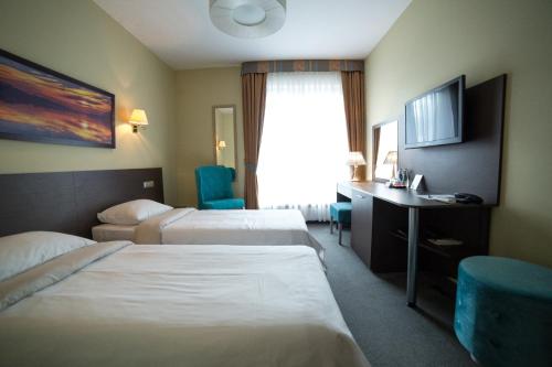 hotel sokolowska airport modlin