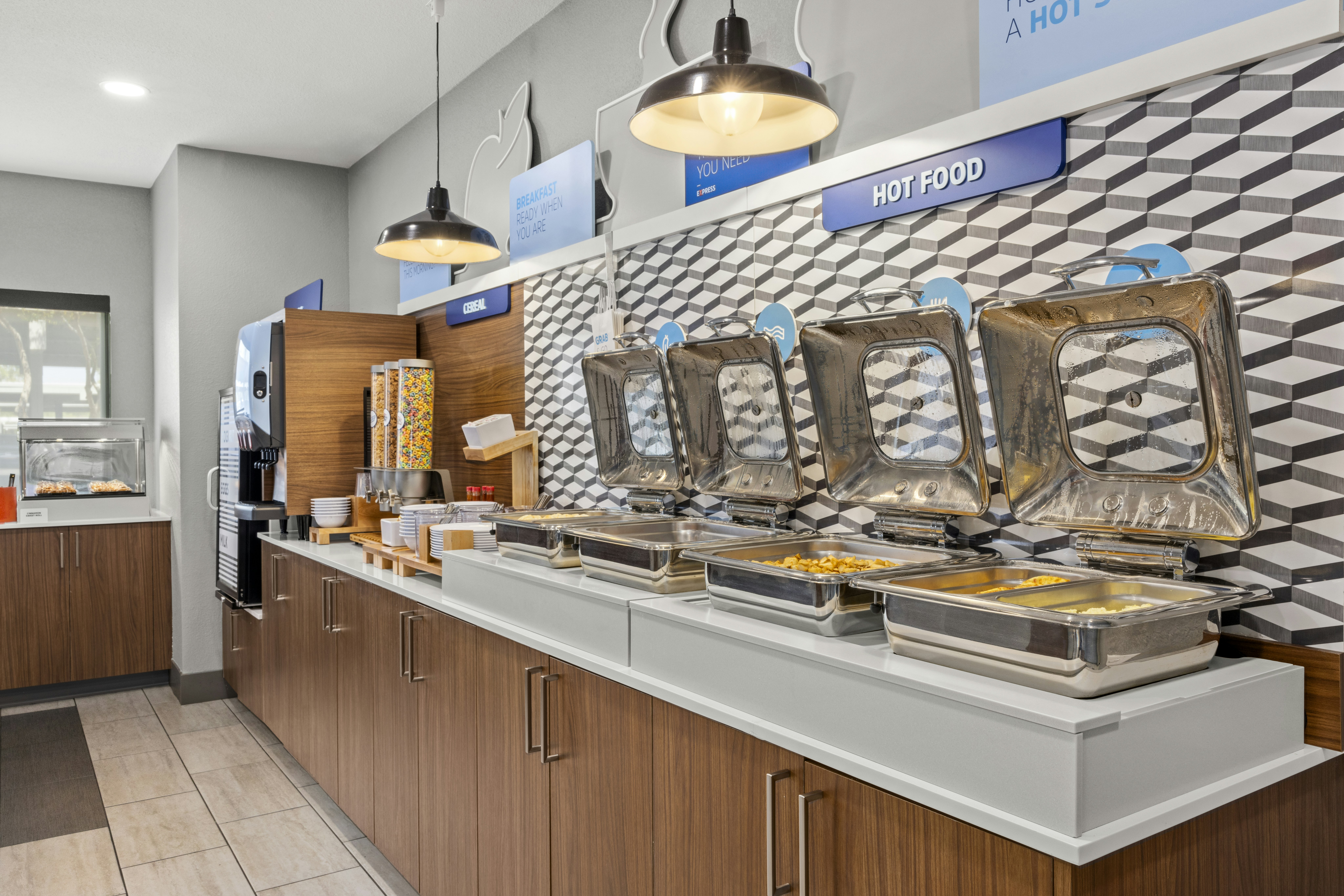 holiday inn express and suites phoenix west tolles