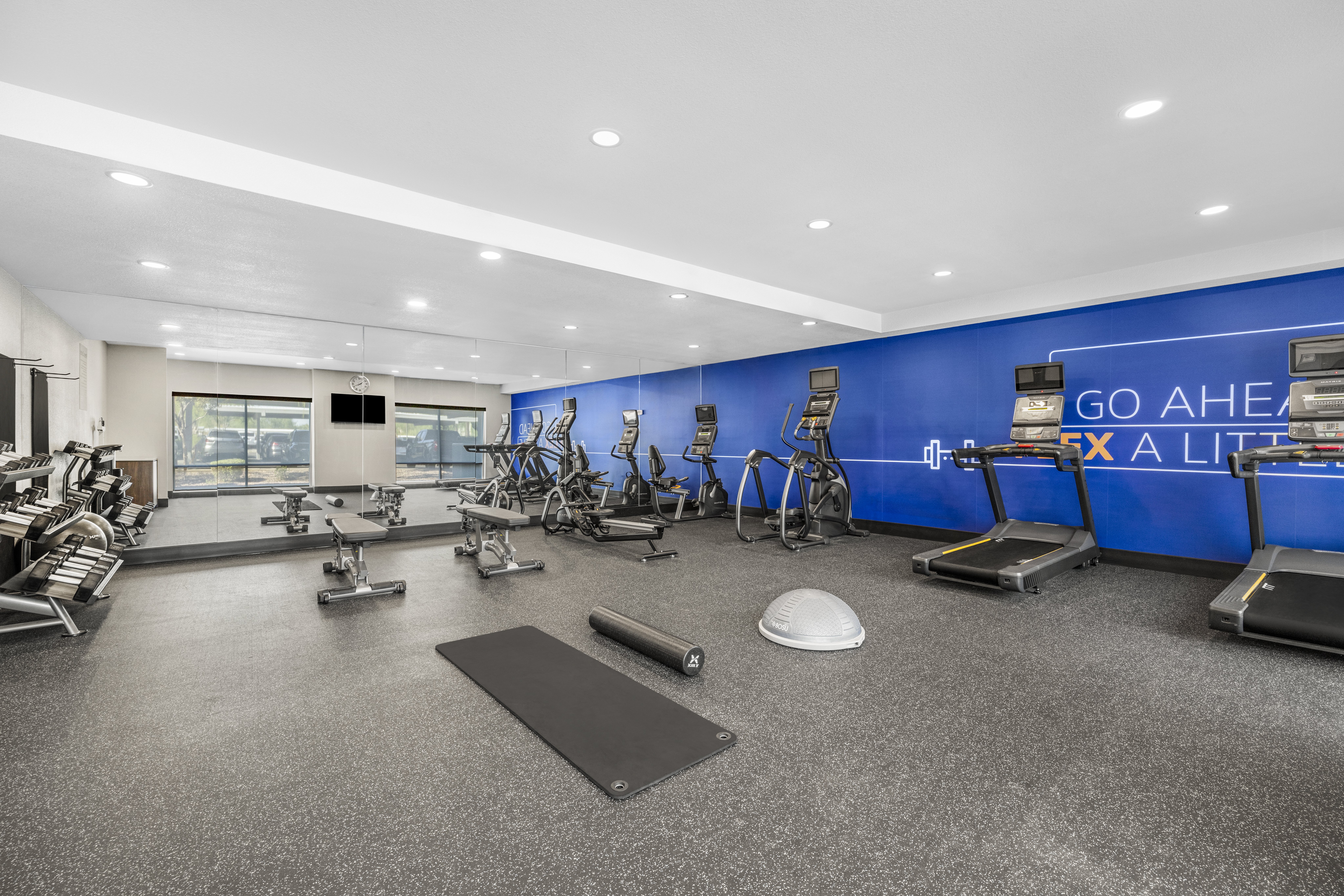 holiday inn express and suites phoenix west tolles