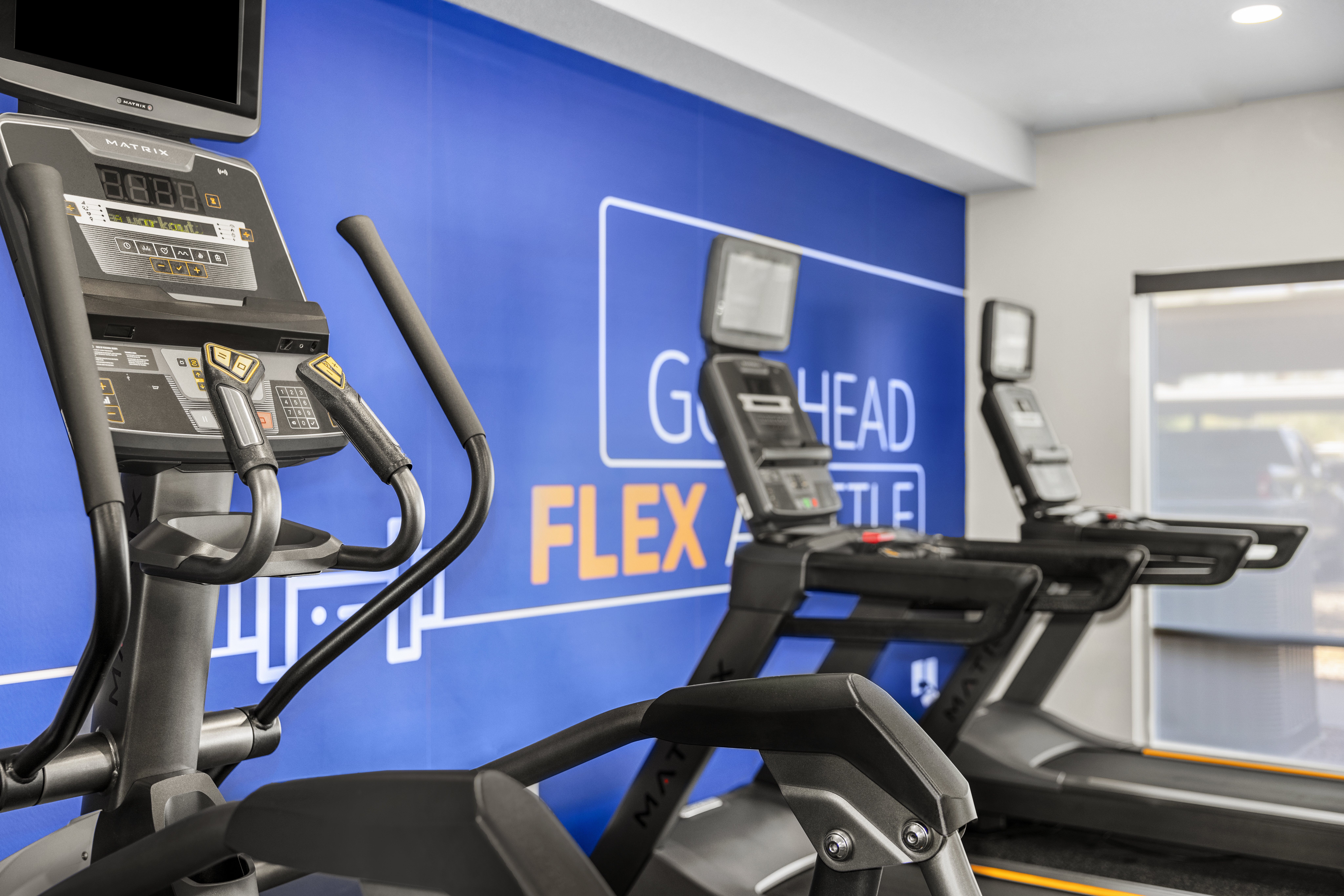 holiday inn express and suites phoenix west tolles