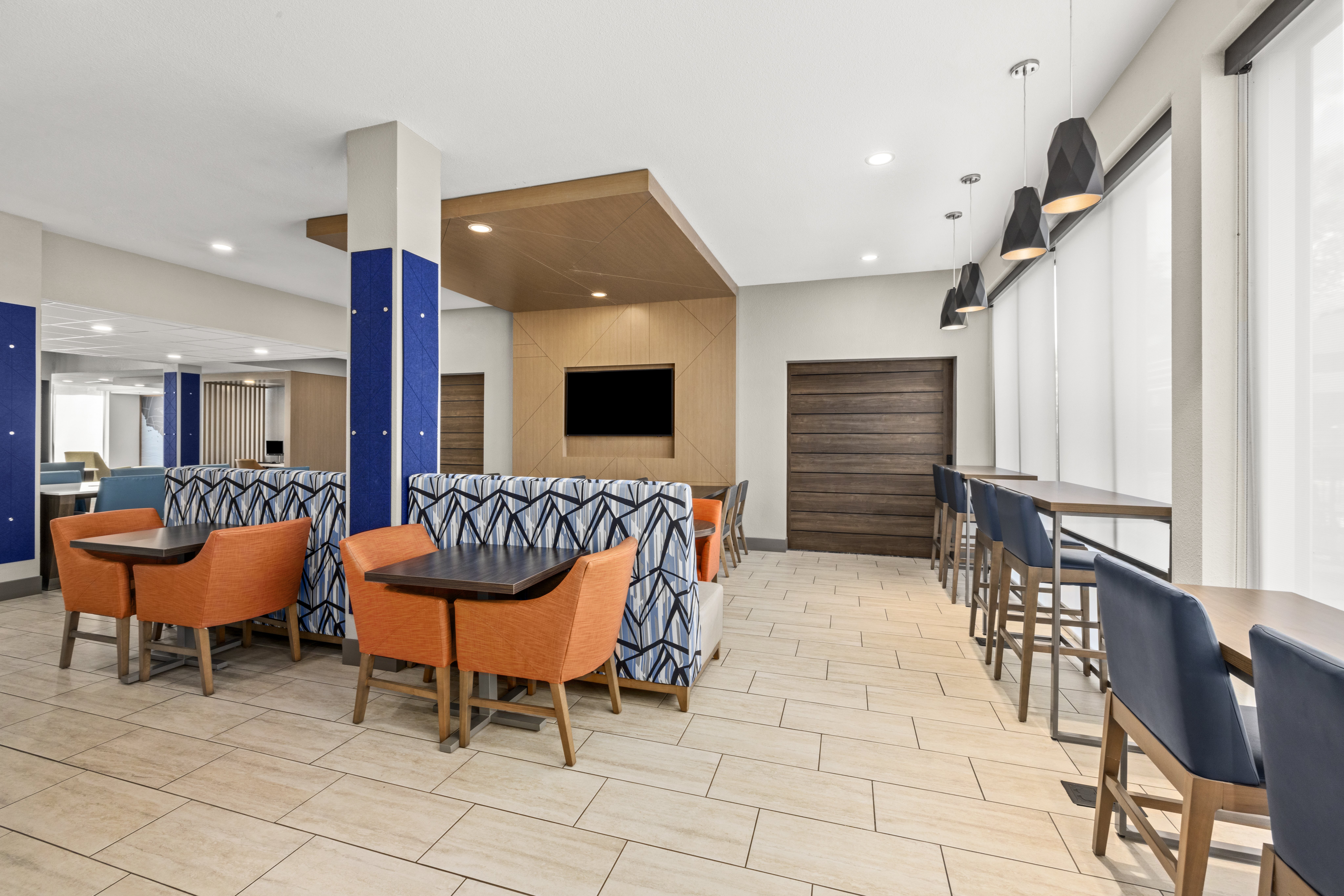 holiday inn express and suites phoenix west tolles
