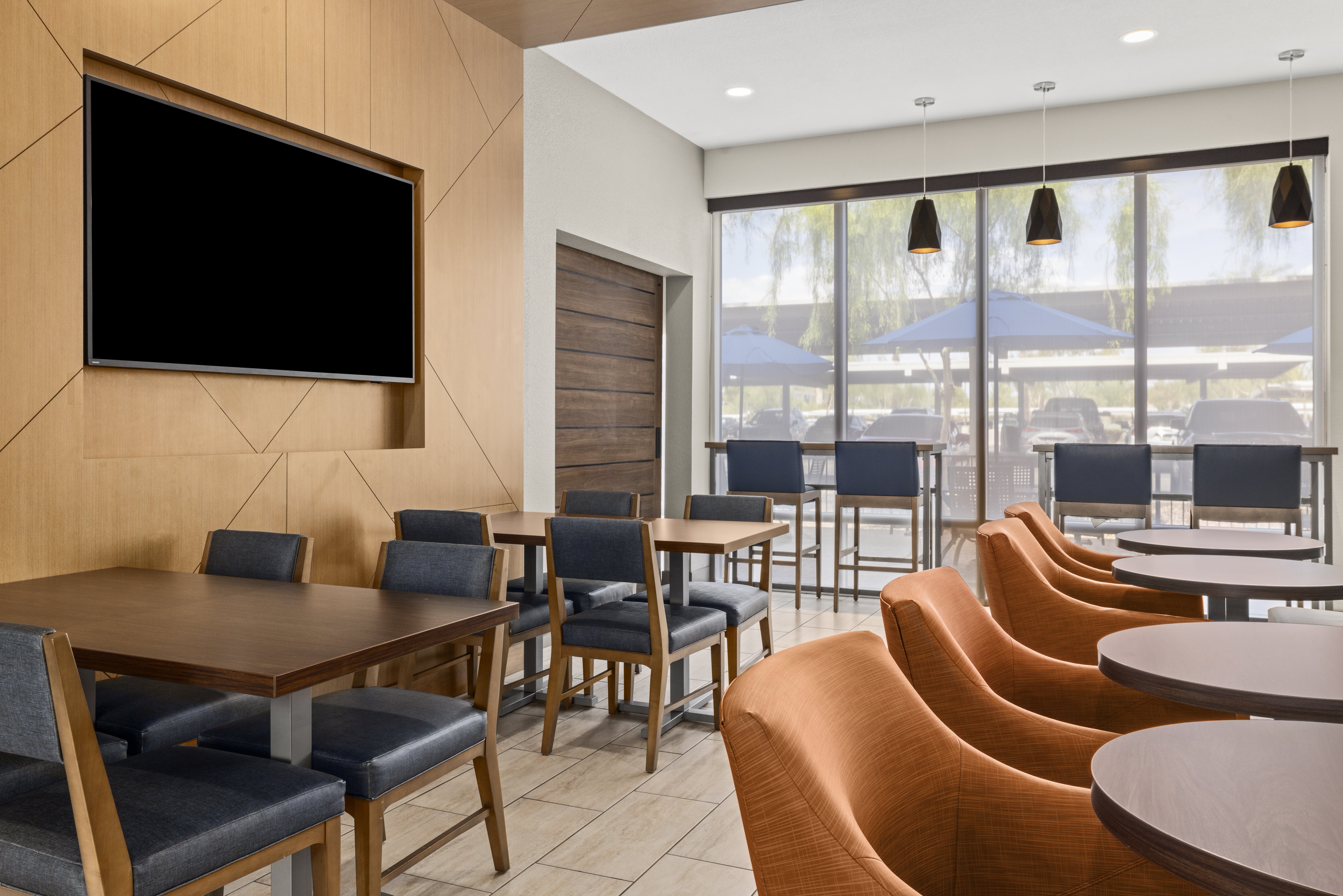 holiday inn express and suites phoenix west tolles