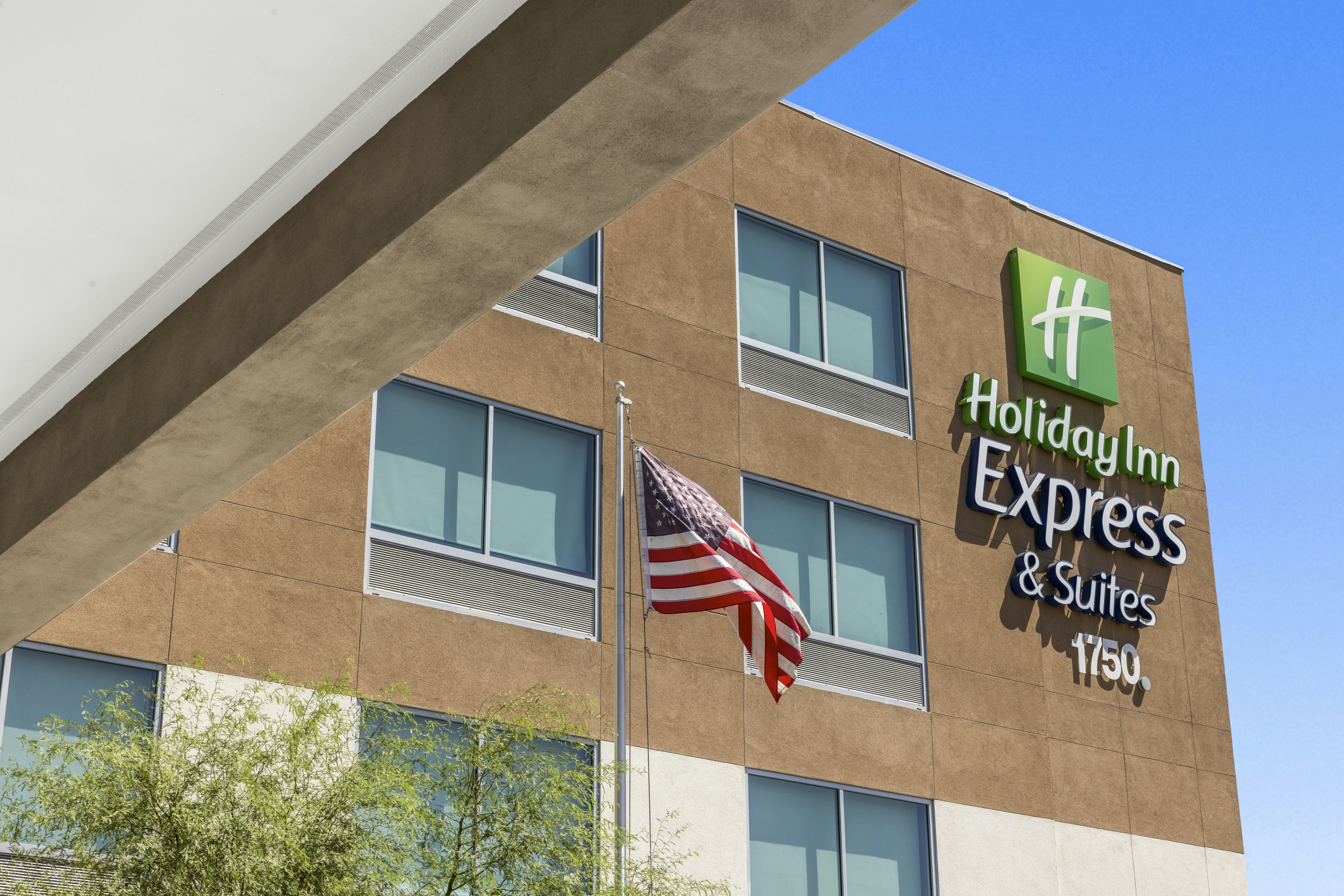 holiday inn express and suites phoenix west tolles
