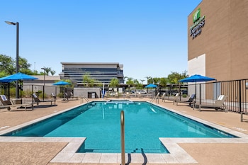 Holiday Inn Express And Suites Phoenix West Tolles,Phoenix>>Maryvale,2.5 star