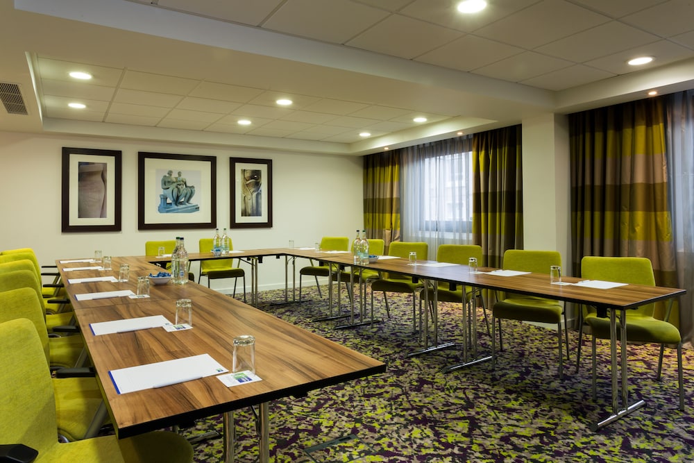 holiday inn express harlow by ihg