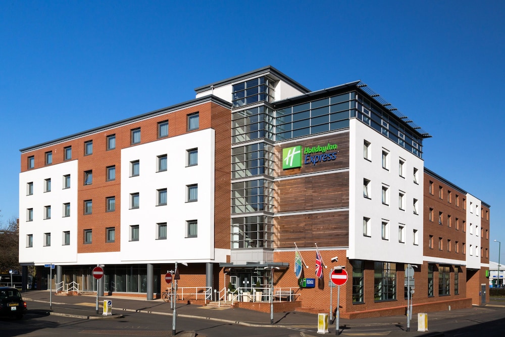 holiday inn express harlow by ihg