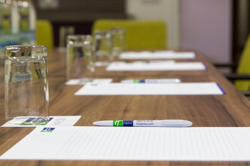 holiday inn express harlow by ihg