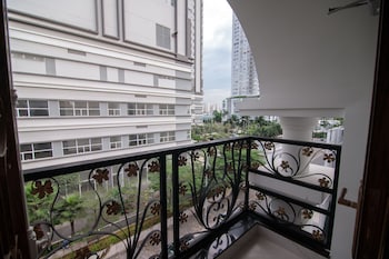 bin bin hotel 8 near sunrise city