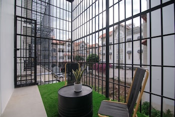 bin bin hotel 8 near sunrise city