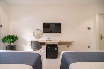 bin bin hotel 8 near sunrise city