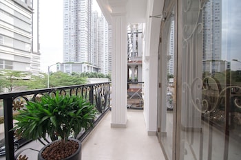 bin bin hotel 8 near sunrise city